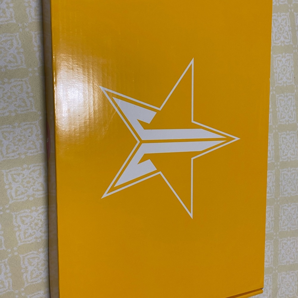 Jeffree Star summer mystery box mirror